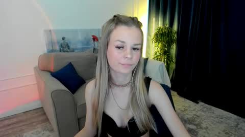 Snapshot of midnighteaura chatting on 05-20-26, 11:27 midnighteaura online show from 05-20-26, 11:27