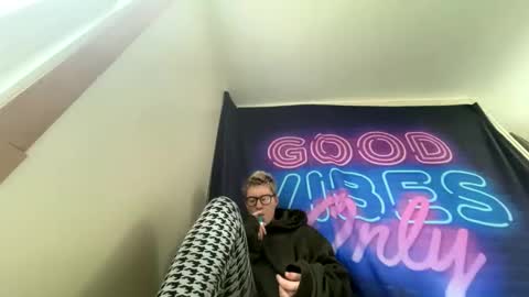 Snapshot of midnightmochi2 chatting on 04-30-26, 12:00 midnightmochi2 online show from 04-30-26, 12:00