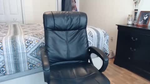 Snapshot of midsummernightsdream chatting on 03-04-25, 04:41 MidsummerNightsDream online show from 03-04-25, 04:41