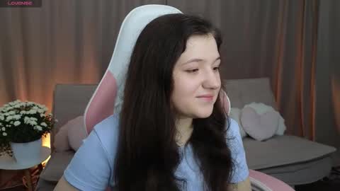 Snapshot of mielrains chatting on 10-31-25, 07:20 Miel online show from 10-31-25, 07:20