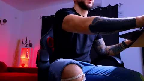 MightyAaron online show from 11-10-25, 06:34