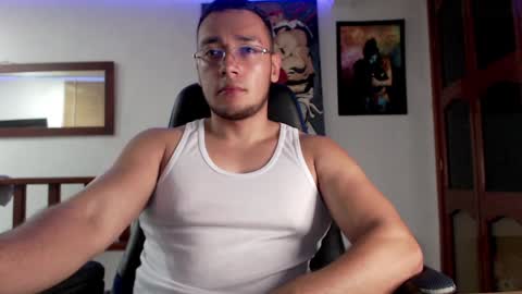 Snapshot of miguel0981 chatting on 01-09-25, 03:26 Strong Man online show from 01-09-25, 03:26