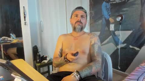 Snapshot of miguel_angeel_ chatting on 05-11-26, 04:04 Miguel Angel online show from 05-11-26, 04:04