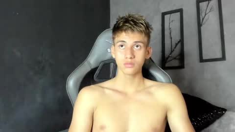 Miguel Hernandez online show from 12-04-24, 03:10