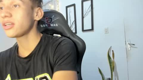 Miguel Hernandez online show from 02-16-25, 01:47