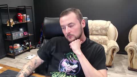 Snapshot of mihasikd chatting on 05-20-26, 04:13 Misha Winchester online show from 05-20-26, 04:13