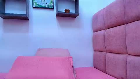 Mia  online show from 09-21-25, 11:56