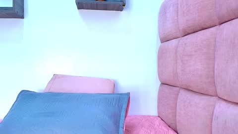 Mia  online show from 09-23-25, 11:57