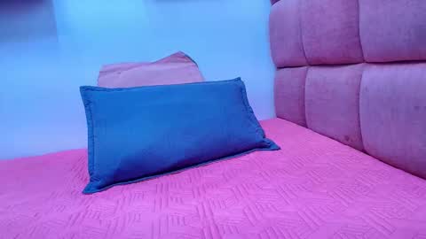 Mia  online show from 10-05-25, 11:52