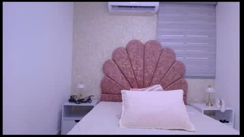 Mia  online show from 11-10-25, 12:04