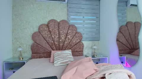 Mia  online show from 12-15-25, 11:58