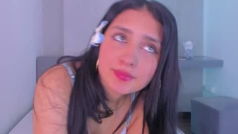 Mia online show from 10-23-25, 06:28