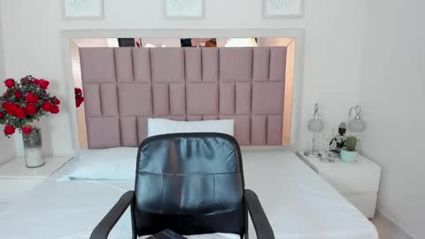 Mia  online show from 01-21-25, 04:32