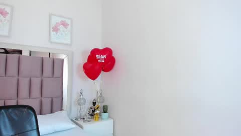 Mia  online show from 02-14-25, 09:10