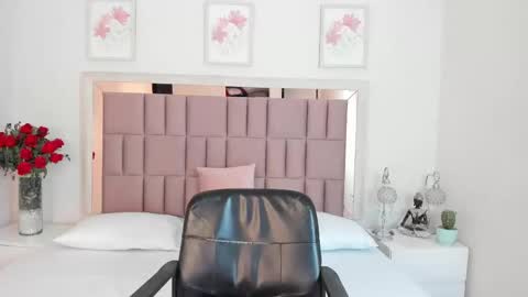 Mia  online show from 02-15-25, 10:21