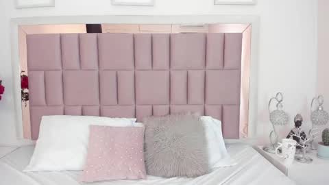 Mia  online show from 03-01-25, 10:31