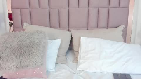 Mia  online show from 03-10-25, 10:02