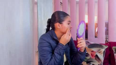 Mia  online show from 09-17-25, 09:33