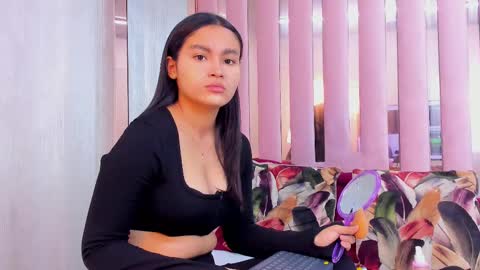 Mia  online show from 09-24-25, 09:45