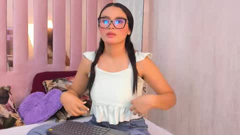 Mia  online show from 10-14-25, 10:38