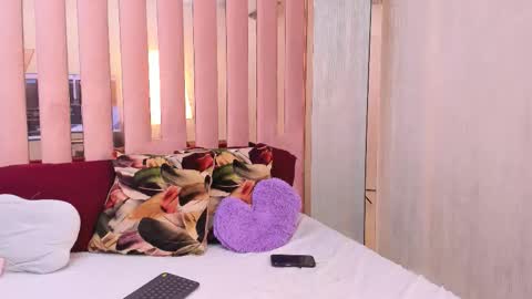 Mia  online show from 10-19-25, 04:51