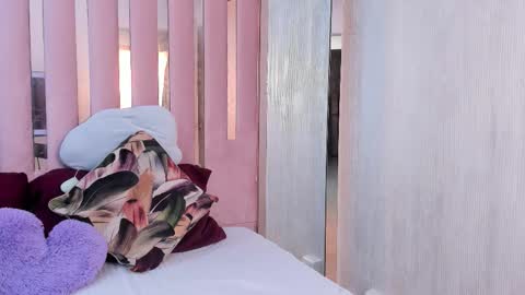 Mia  online show from 11-06-25, 10:49