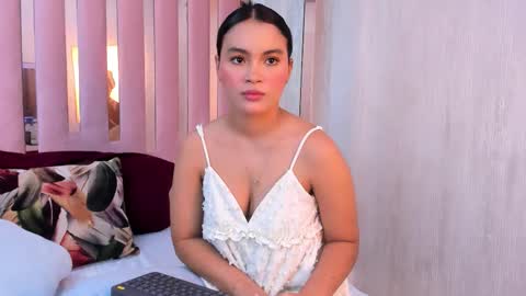 Mia  online show from 11-11-25, 10:59