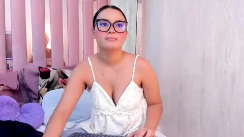 Mia  online show from 11-22-25, 10:47