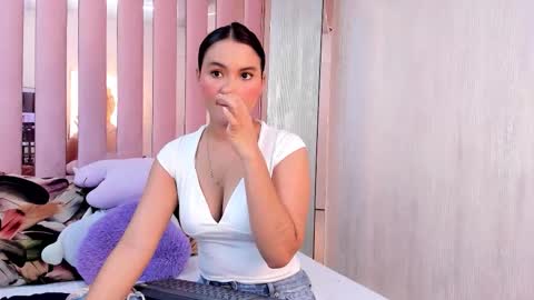 Mia  online show from 11-24-25, 10:59