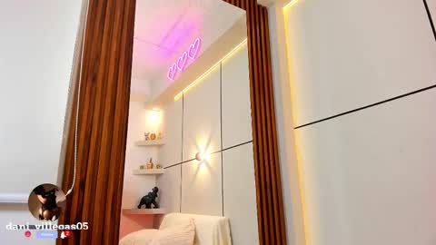 Snapshot of miia_parker_ chatting on 10-23-25, 01:32 online show from 10-23-25, 01:32