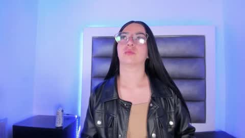 Mia online show from 03-01-26, 05:53