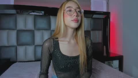 Mia online show from 05-20-26, 11:38