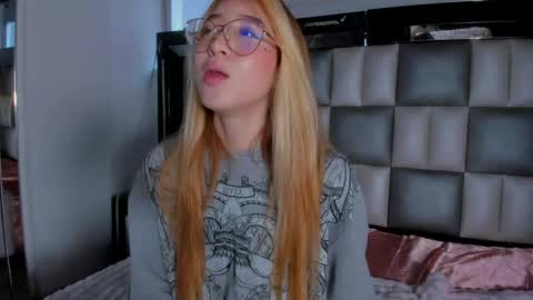 Mia online show from 05-27-26, 02:03