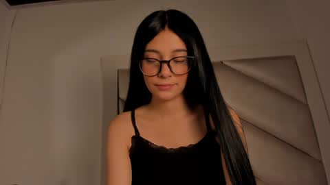 Mia online show from 07-02-26, 01:39