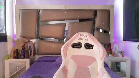 Mia online show from 07-16-26, 07:53