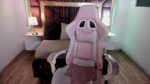 Snapshot of miia_thompson_1 chatting on 01-03-25, 09:36 M I I A online show from 01-03-25, 09:36