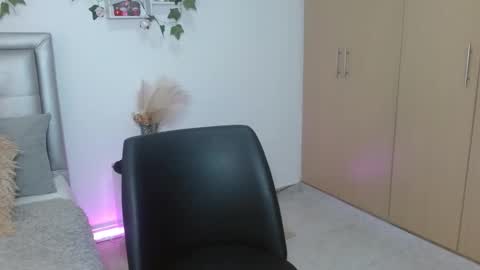 Snapshot of miiaa_k chatting on 04-20-26, 10:51 miiaa_k online show from 04-20-26, 10:51
