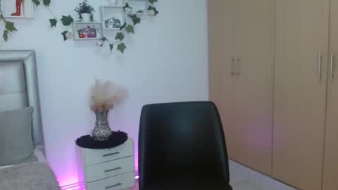 Snapshot of miiaa_k chatting on 04-27-26, 09:40 miiaa_k online show from 04-27-26, 09:40