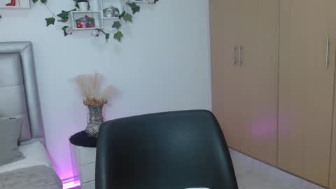 Snapshot of miiaa_k chatting on 05-05-26, 08:55 miiaa_k online show from 05-05-26, 08:55