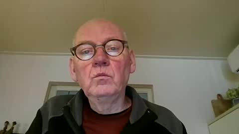 Snapshot of mik116 chatting on 01-12-26, 12:10 mik online show from 01-12-26, 12:10