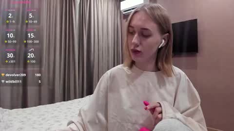 Mika online show from 11-09-25, 11:36