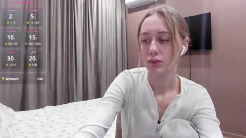 Mika online show from 11-25-25, 10:43