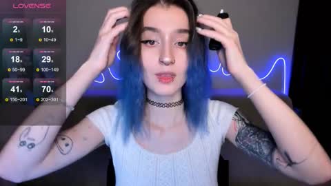 Mika online show from 11-23-25, 01:55