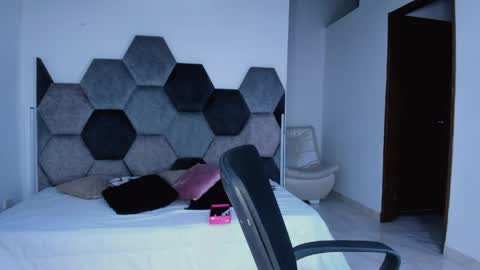 Mikaela blondie bigass online show from 05-01-26, 06:56