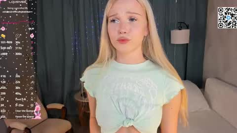 Angel girl online show from 04-12-26, 08:58