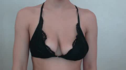 Snapshot of mikahdos chatting on 05-14-26, 09:49 SORAYA online show from 05-14-26, 09:49