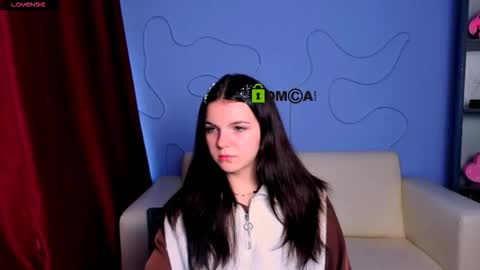 Mika online show from 11-22-25, 12:04