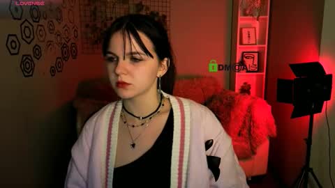 Mika online show from 11-23-25, 02:28