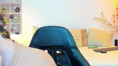 Snapshot of mike_blossom chatting on 06-12-26, 03:00 Henry Price online show from 06-12-26, 03:00