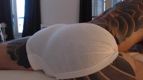 Snapshot of mikeappleseed chatting on 11-04-25, 03:55 mikeappleseed online show from 11-04-25, 03:55